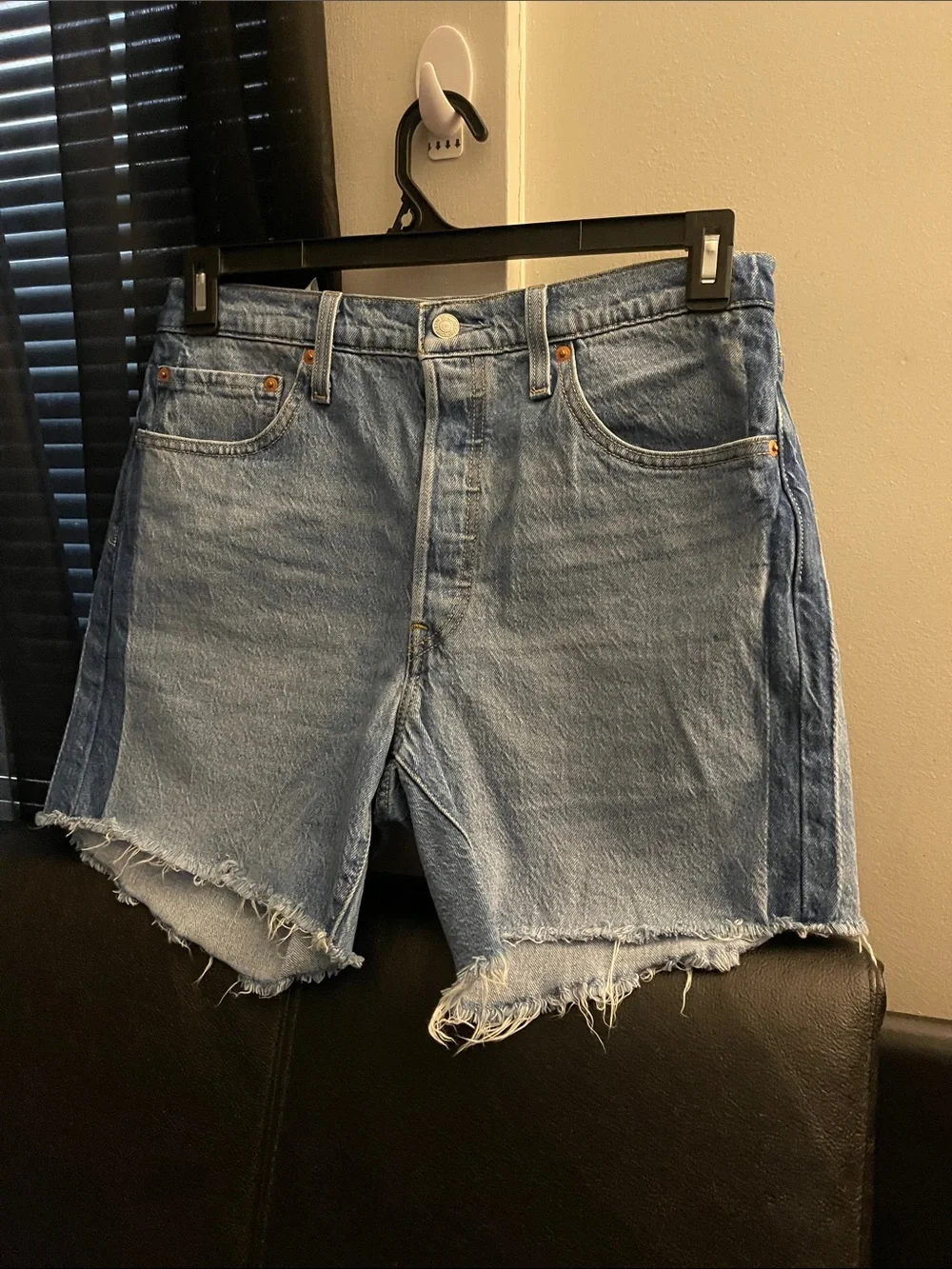 LEVI’S 501 Women’s High-Rise Light Blue Mid Thigh Denim Cutoff Shorts Sz 31 NWOT